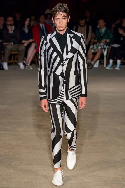 Look 25